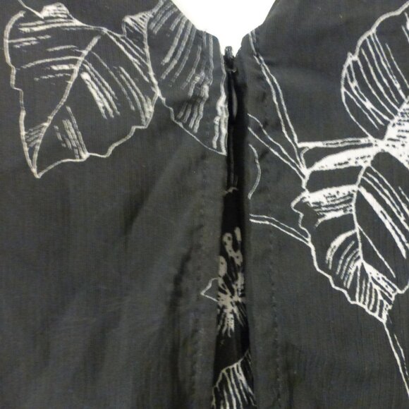 NWT LE CHATEAU black & pink floral flutter sleeve dress - Picture 14 of 15